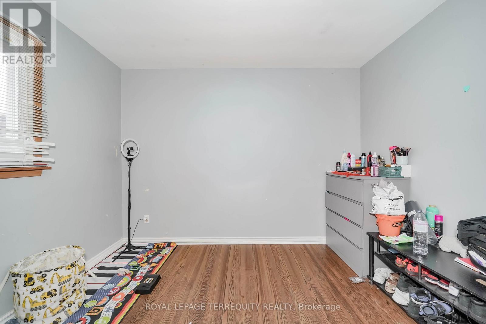 Upper - 95 Stanley Road, Toronto, Ontario  M3N 1C3 - Photo 23 - W12612040