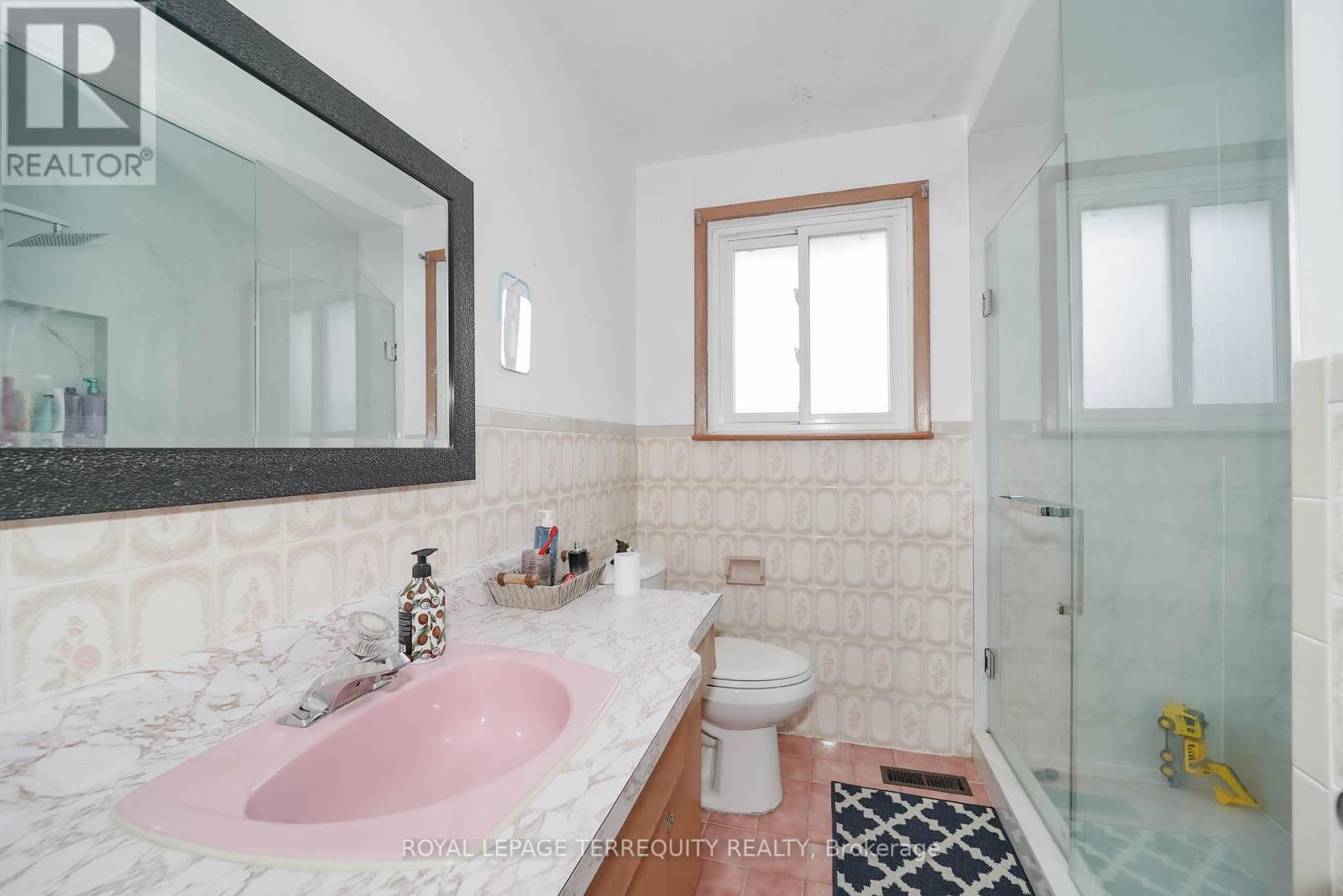 Upper - 95 Stanley Road, Toronto, Ontario  M3N 1C3 - Photo 27 - W12612040