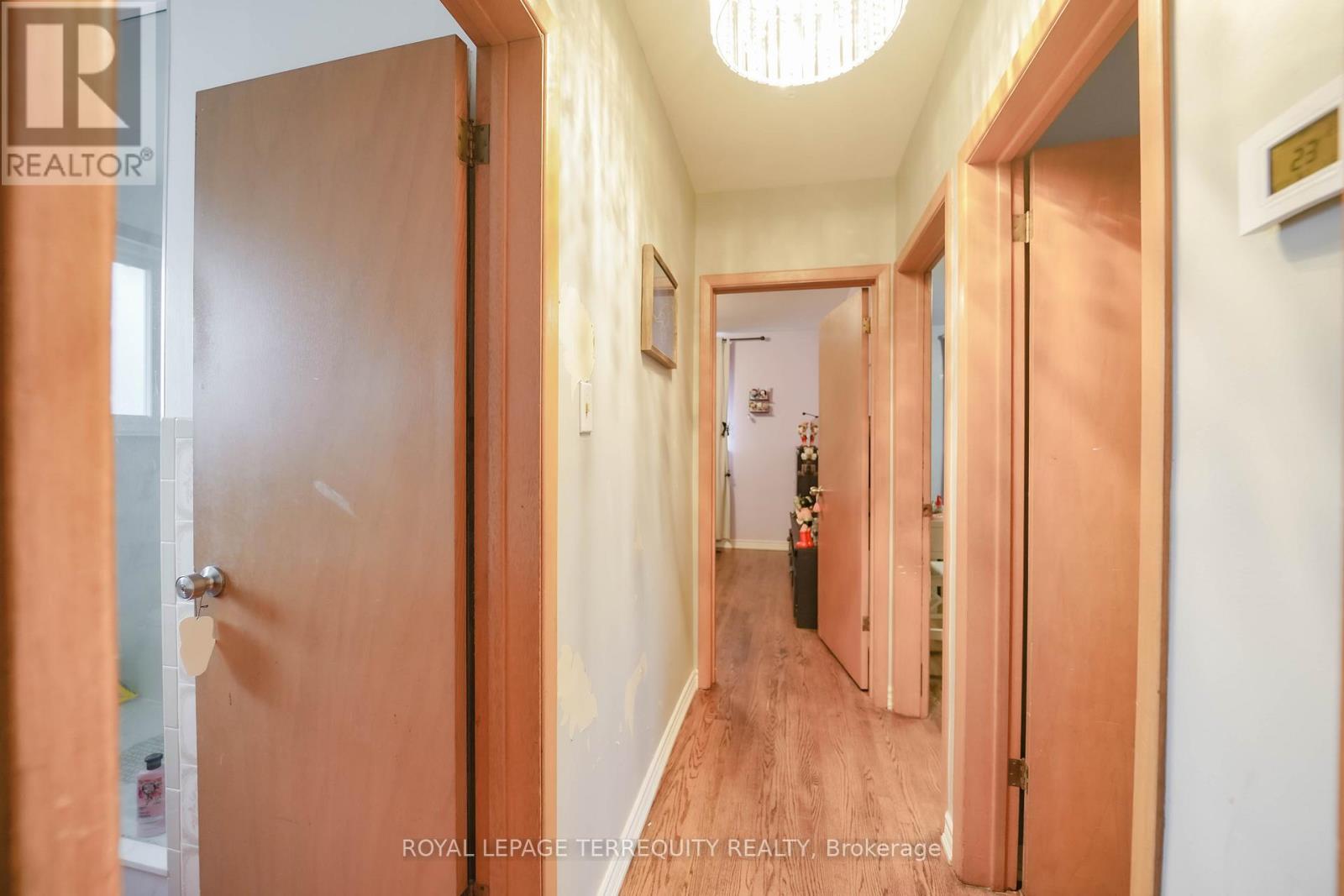 Upper - 95 Stanley Road, Toronto, Ontario  M3N 1C3 - Photo 28 - W12612040