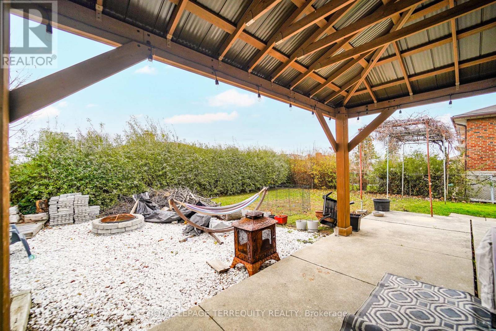 Upper - 95 Stanley Road, Toronto, Ontario  M3N 1C3 - Photo 5 - W12612040