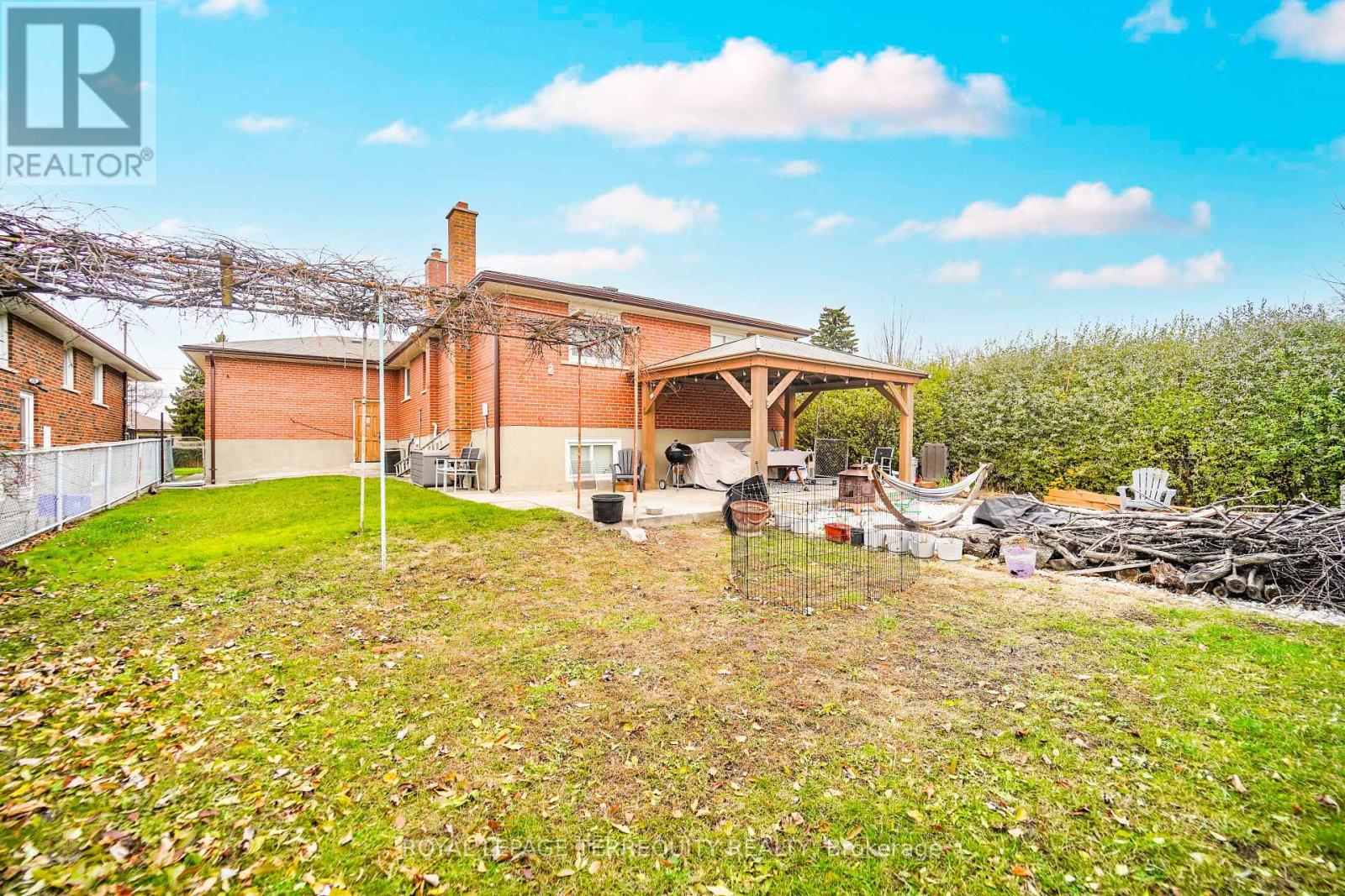 Upper - 95 Stanley Road, Toronto, Ontario  M3N 1C3 - Photo 6 - W12612040