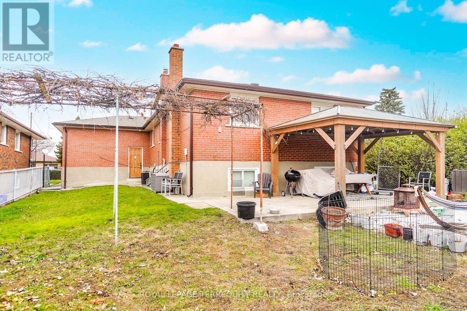 Upper - 95 Stanley Road, Toronto, Ontario  M3N 1C3 - Photo 7 - W12612040