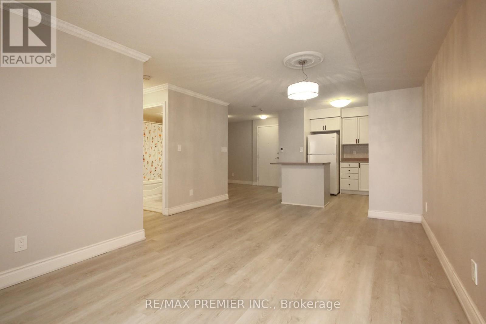 1002 - 3880 Duke Of York Boulevard, Mississauga, Ontario  L5B 4M7 - Photo 13 - W12612048