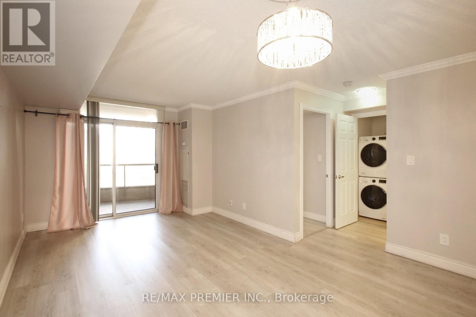 1002 - 3880 Duke Of York Boulevard, Mississauga, Ontario  L5B 4M7 - Photo 14 - W12612048