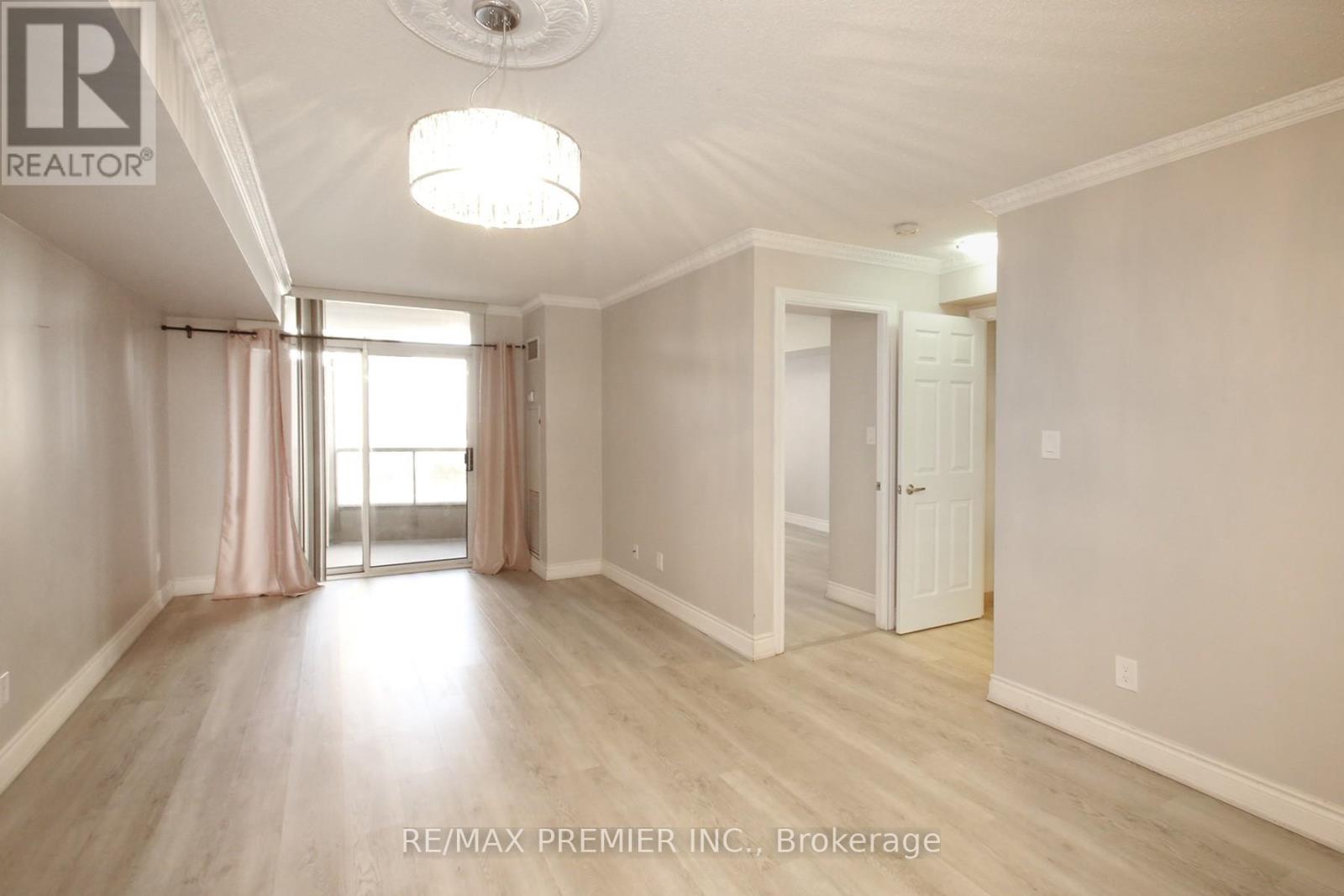 1002 - 3880 Duke Of York Boulevard, Mississauga, Ontario  L5B 4M7 - Photo 15 - W12612048