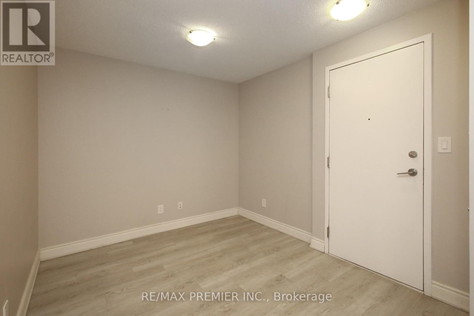 1002 - 3880 Duke Of York Boulevard, Mississauga, Ontario  L5B 4M7 - Photo 16 - W12612048