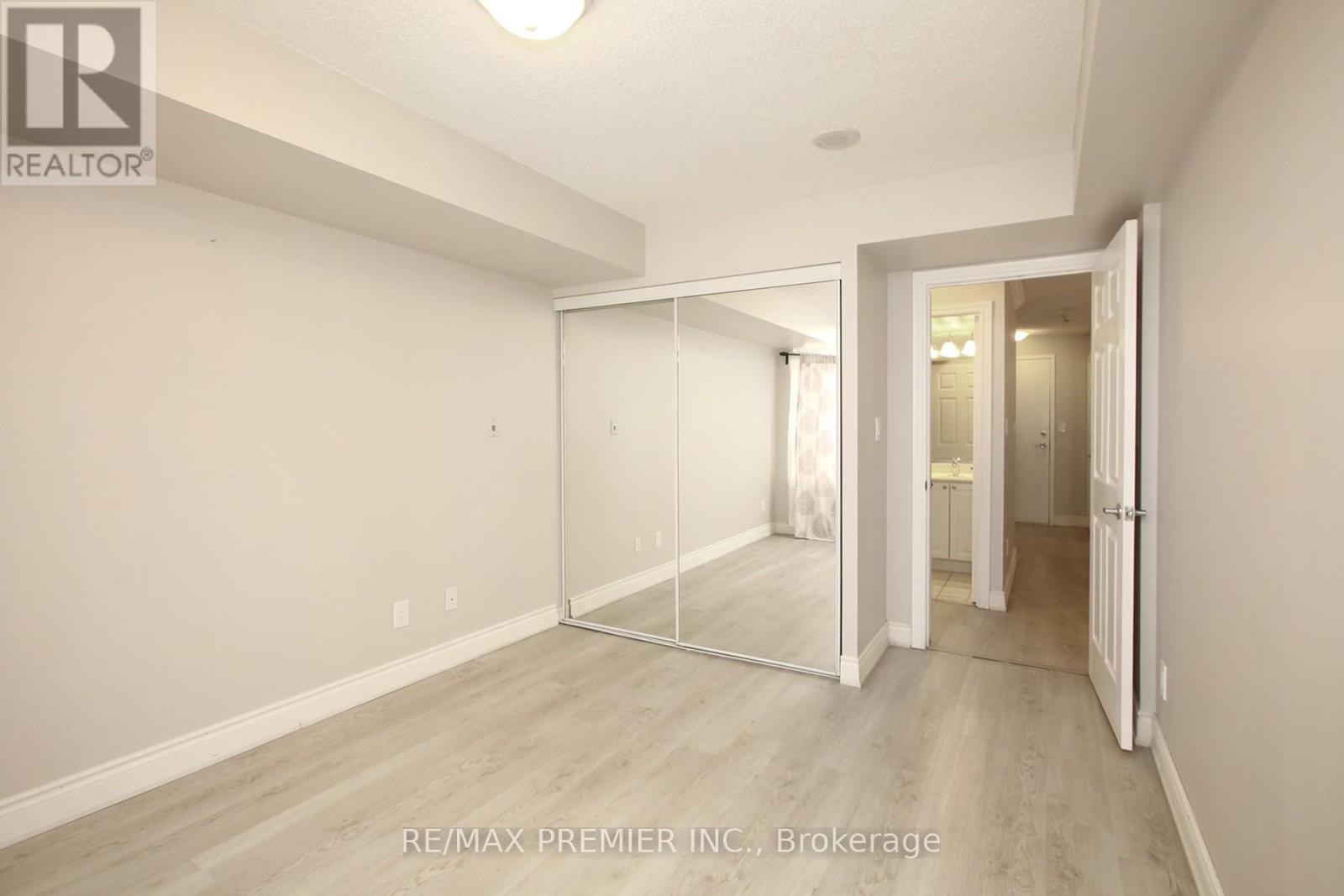 1002 - 3880 Duke Of York Boulevard, Mississauga, Ontario  L5B 4M7 - Photo 18 - W12612048