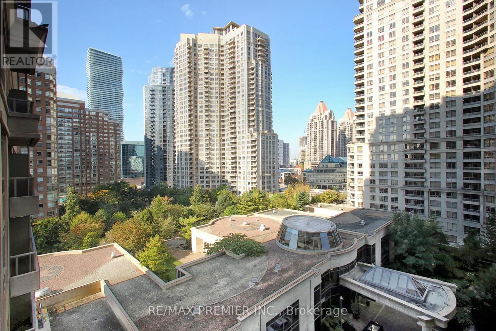 1002 - 3880 Duke Of York Boulevard, Mississauga, Ontario  L5B 4M7 - Photo 3 - W12612048