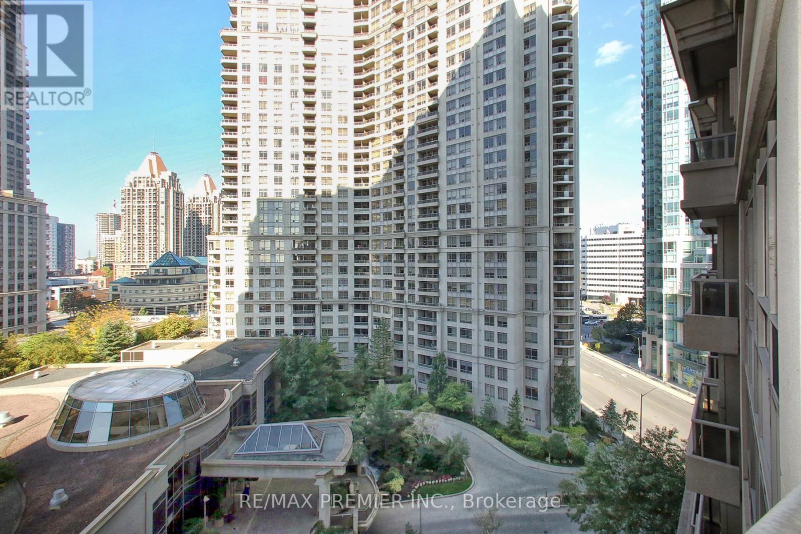 1002 - 3880 Duke Of York Boulevard, Mississauga, Ontario  L5B 4M7 - Photo 4 - W12612048