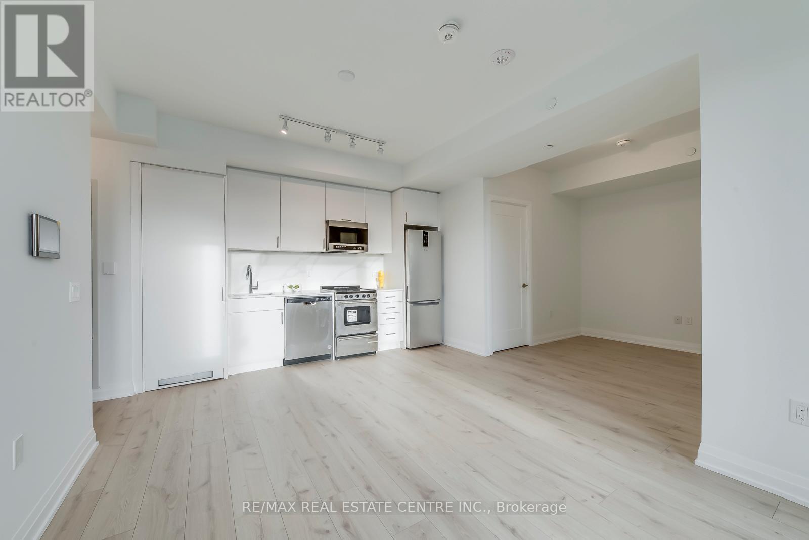 217 - 412 Silver Maple Road, Oakville, Ontario  L6H 7X8 - Photo 13 - W12612054