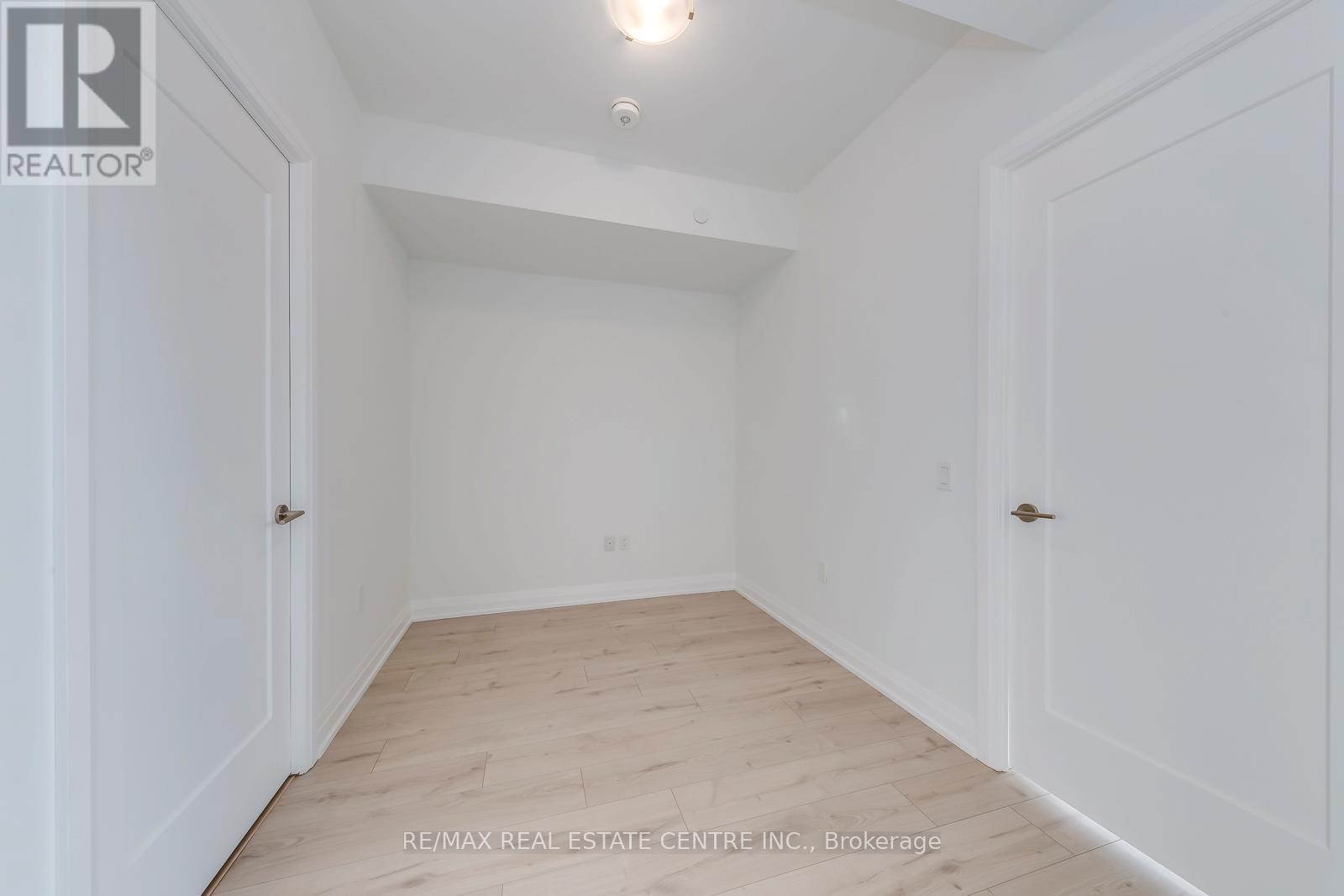 217 - 412 Silver Maple Road, Oakville, Ontario  L6H 7X8 - Photo 15 - W12612054