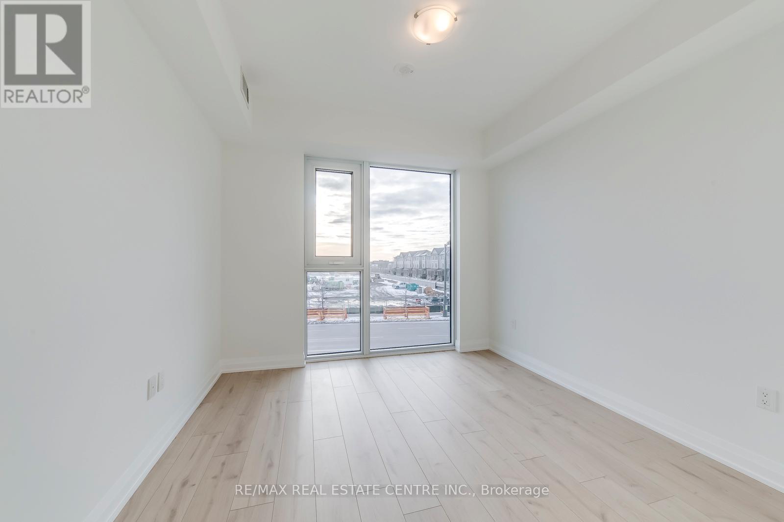 217 - 412 Silver Maple Road, Oakville, Ontario  L6H 7X8 - Photo 21 - W12612054