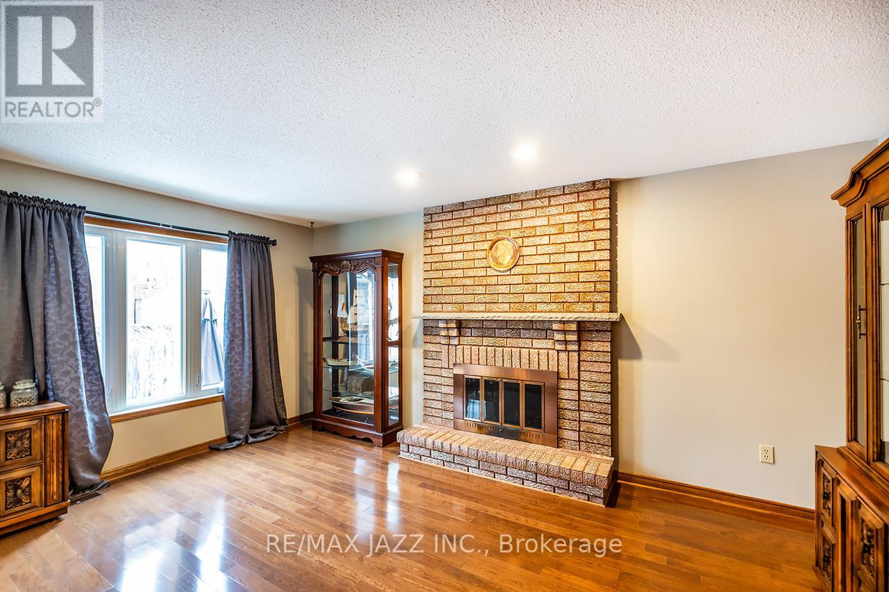 81 Burgby Avenue, Brampton (Northwood Park), Ontario  L6X 3E2 - Photo 22 - W12612168