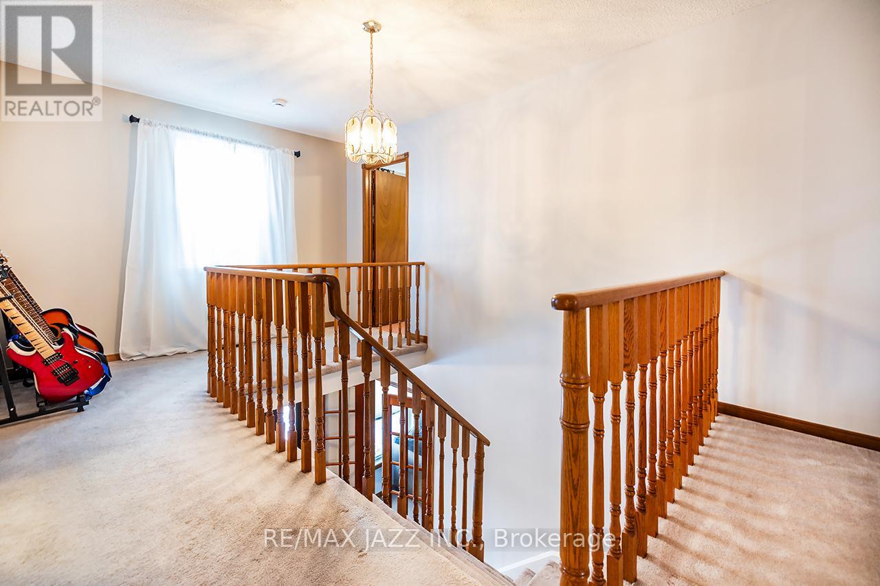 81 Burgby Avenue, Brampton (Northwood Park), Ontario  L6X 3E2 - Photo 26 - W12612168