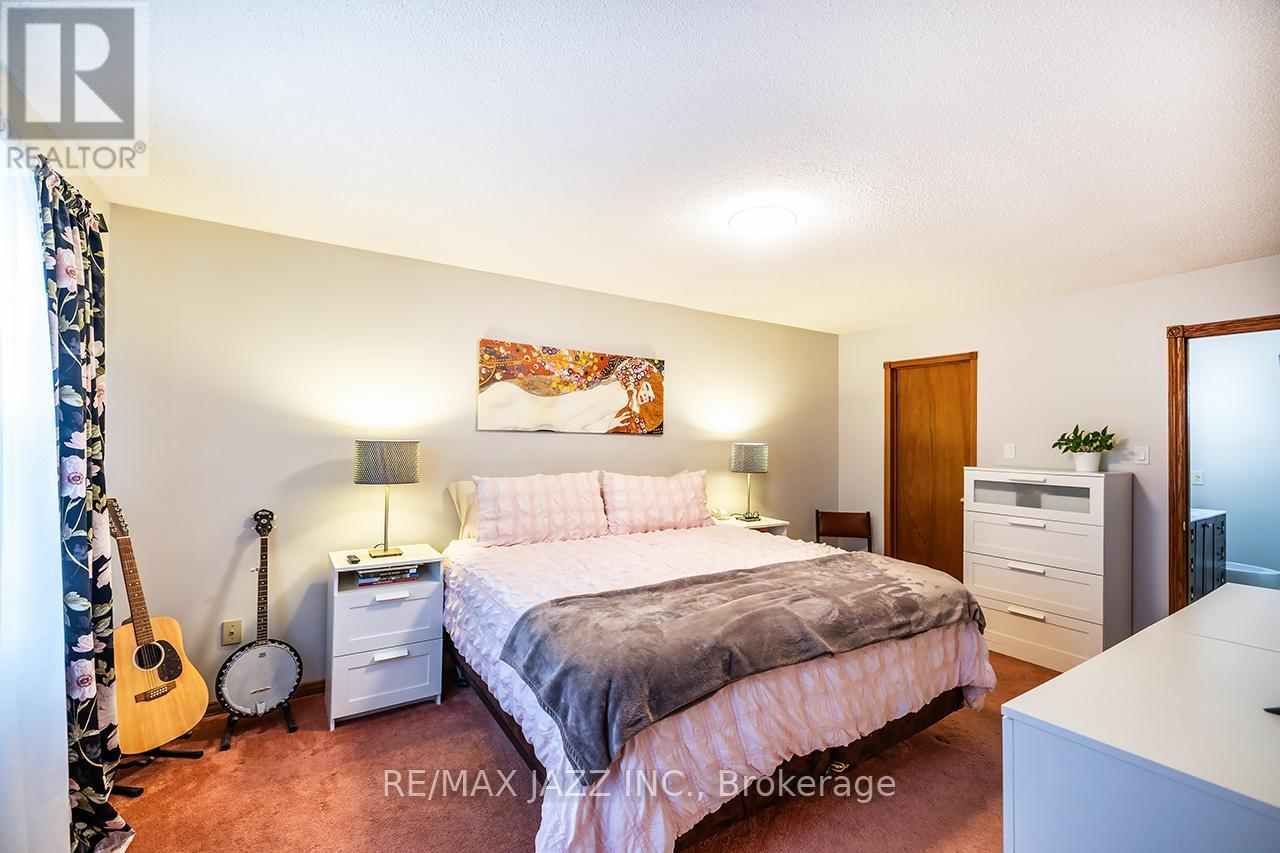 81 Burgby Avenue, Brampton (Northwood Park), Ontario  L6X 3E2 - Photo 28 - W12612168