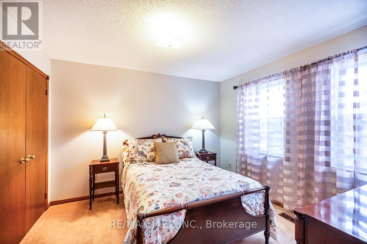 81 Burgby Avenue, Brampton (Northwood Park), Ontario  L6X 3E2 - Photo 30 - W12612168