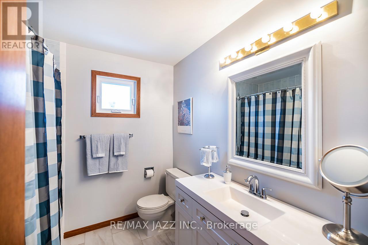 81 Burgby Avenue, Brampton (Northwood Park), Ontario  L6X 3E2 - Photo 32 - W12612168