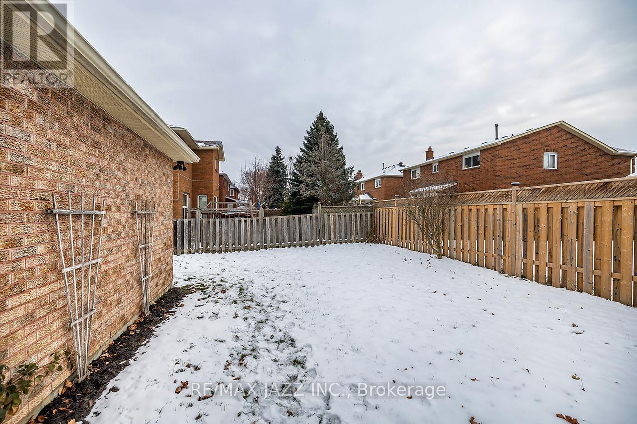81 Burgby Avenue, Brampton (Northwood Park), Ontario  L6X 3E2 - Photo 39 - W12612168