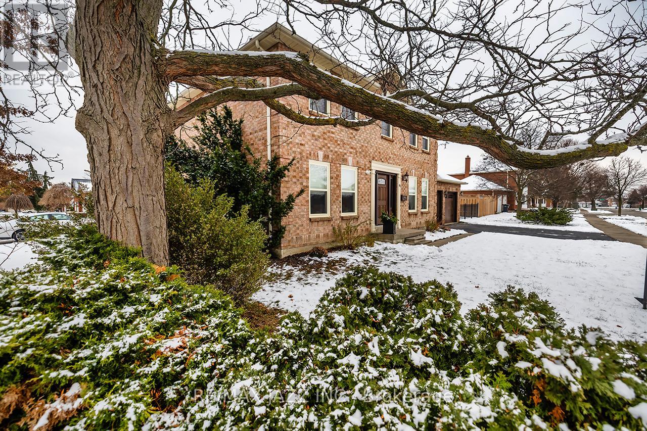 81 Burgby Avenue, Brampton (Northwood Park), Ontario  L6X 3E2 - Photo 4 - W12612168