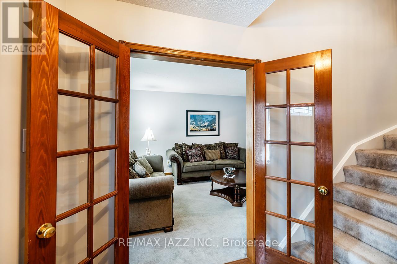 81 Burgby Avenue, Brampton (Northwood Park), Ontario  L6X 3E2 - Photo 9 - W12612168