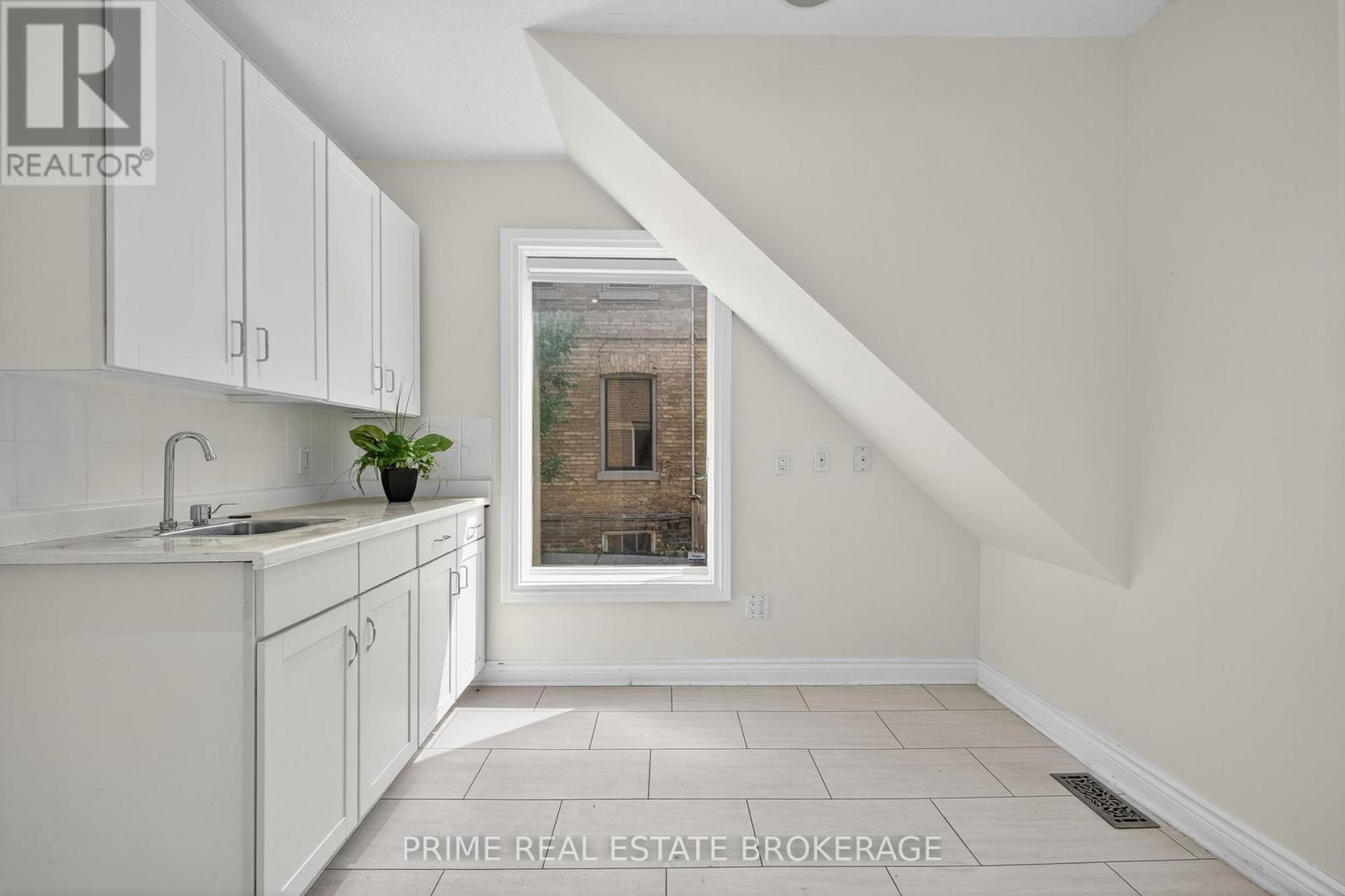 281 Oxford Street E, London East, Ontario  N6H 5L2 - Photo 13 - X12612284