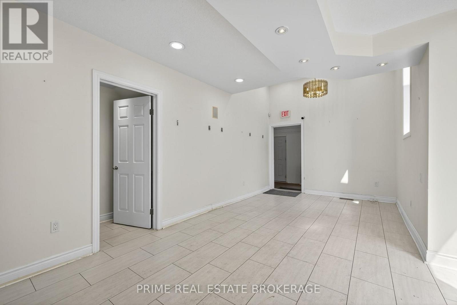 281 Oxford Street E, London East, Ontario  N6H 5L2 - Photo 5 - X12612284