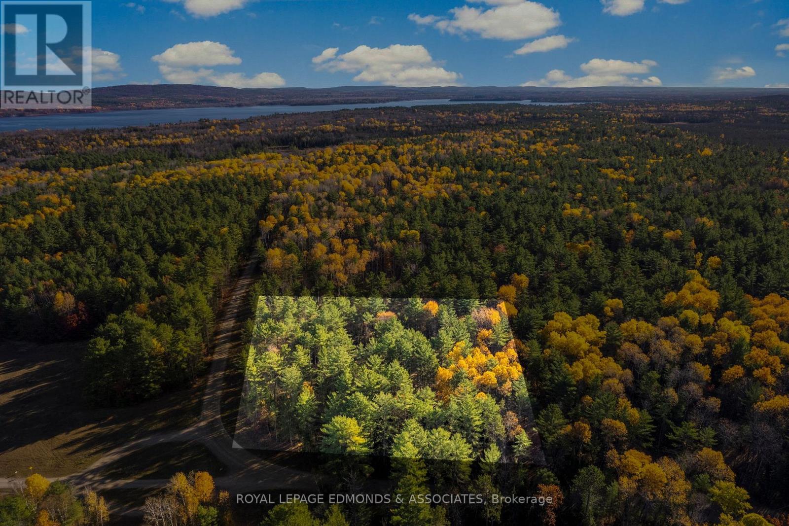 100 NANGOR TRAIL, Whitewater Region, Ontario