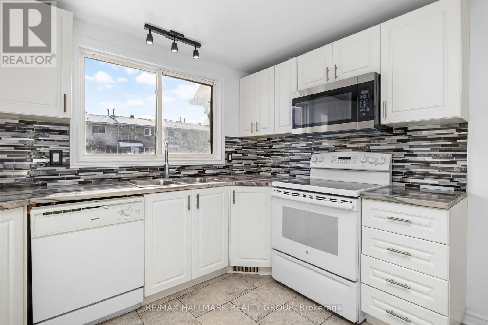 C - 1458 Heatherington Road, Ottawa, Ontario  K1V 6S1 - Photo 8 - X12612146