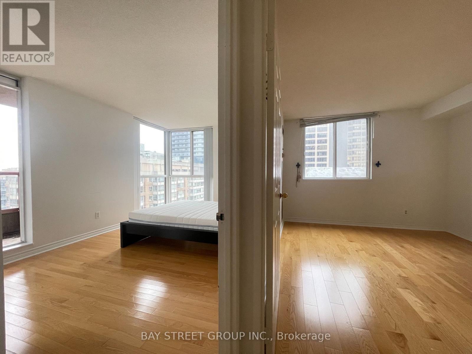 1910 - 736 Bay Street, Toronto, Ontario  M5G 2M4 - Photo 8 - C12498686