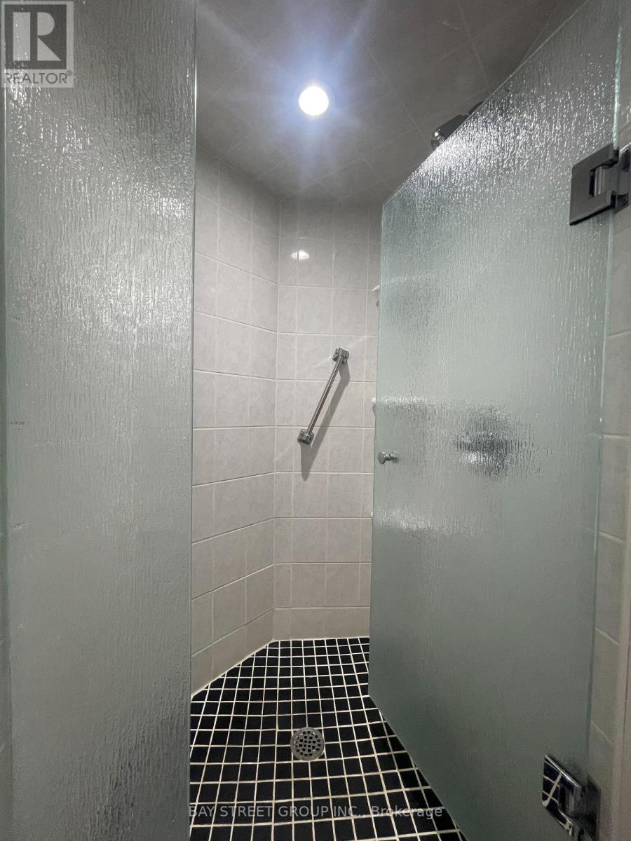 1910 - 736 Bay Street, Toronto, Ontario  M5G 2M4 - Photo 13 - C12498686