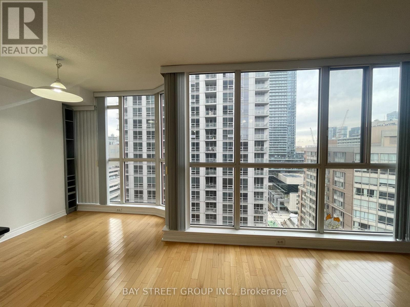 1910 - 736 Bay Street, Toronto, Ontario  M5G 2M4 - Photo 6 - C12498686