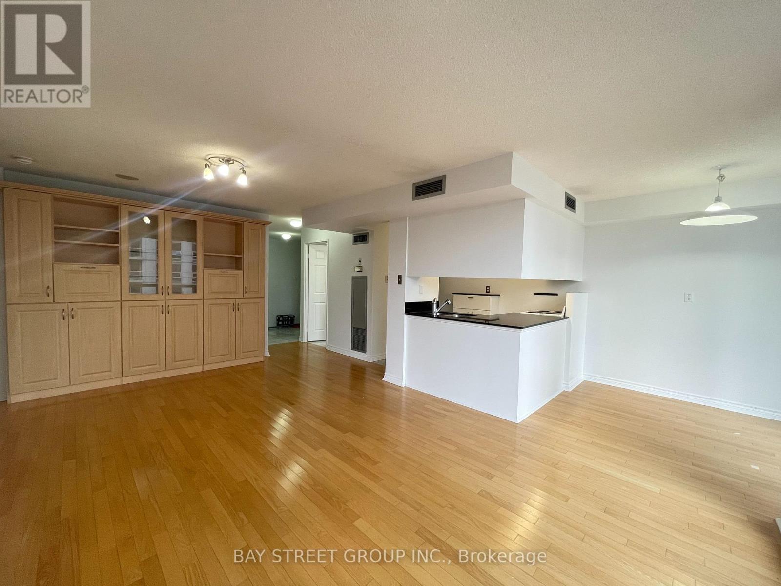 1910 - 736 Bay Street, Toronto, Ontario  M5G 2M4 - Photo 4 - C12498686