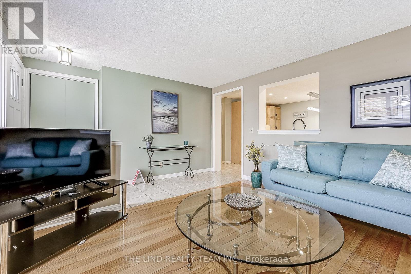 272 Jeff Smith Court, Newmarket, Ontario  L3Y 8C5 - Photo 9 - N12544552