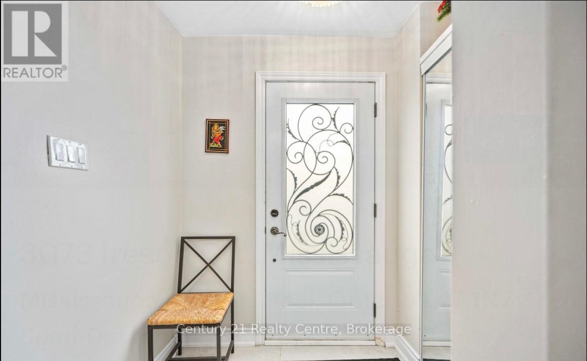 Main Floor - 3073 Ireson Court, Mississauga, Ontario  L4T 1N7 - Photo 4 - W12608260