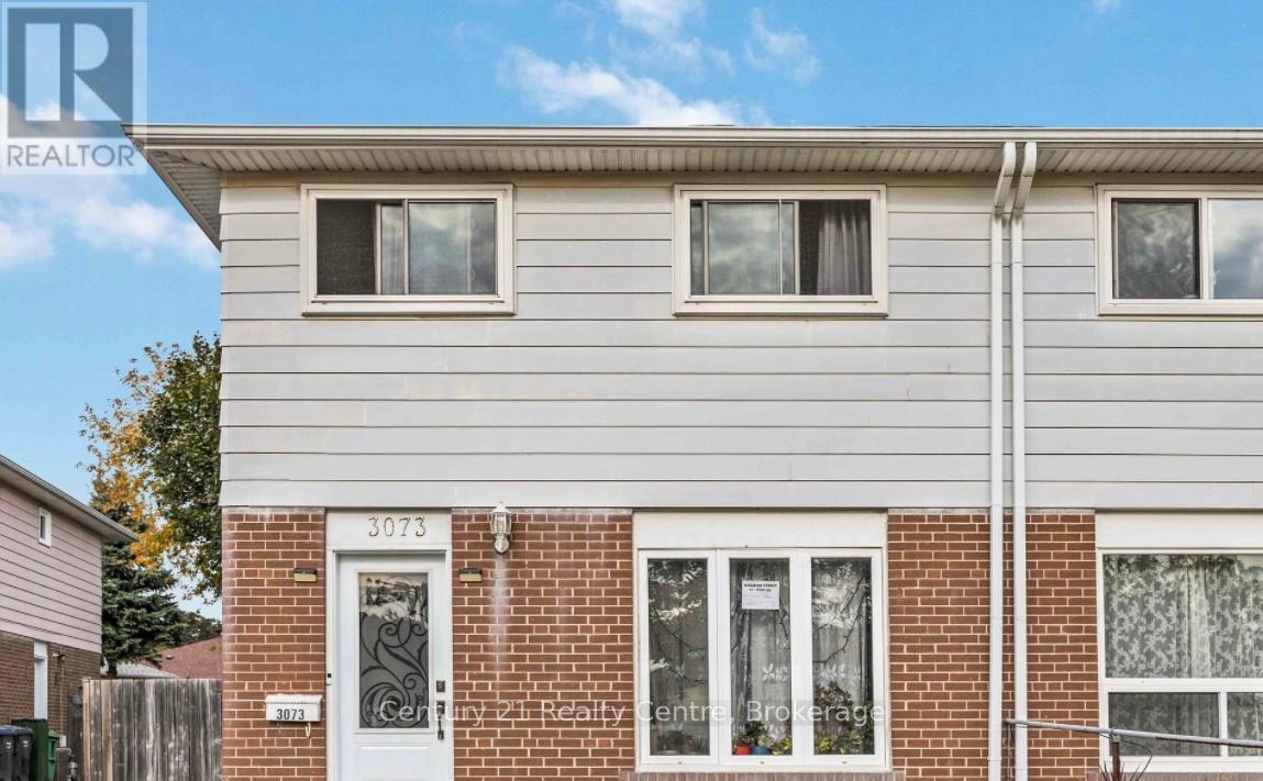 Main Floor - 3073 Ireson Court, Mississauga, Ontario  L4T 1N7 - Photo 2 - W12608260