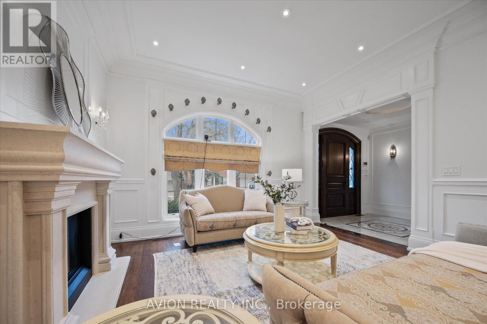 26 Danville Drive, Toronto, Ontario  M2P 1J1 - Photo 4 - C12612106