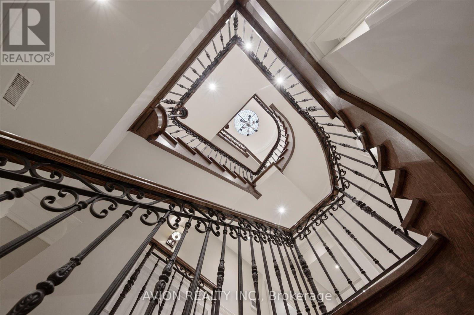 26 Danville Drive, Toronto, Ontario  M2P 1J1 - Photo 6 - C12612106