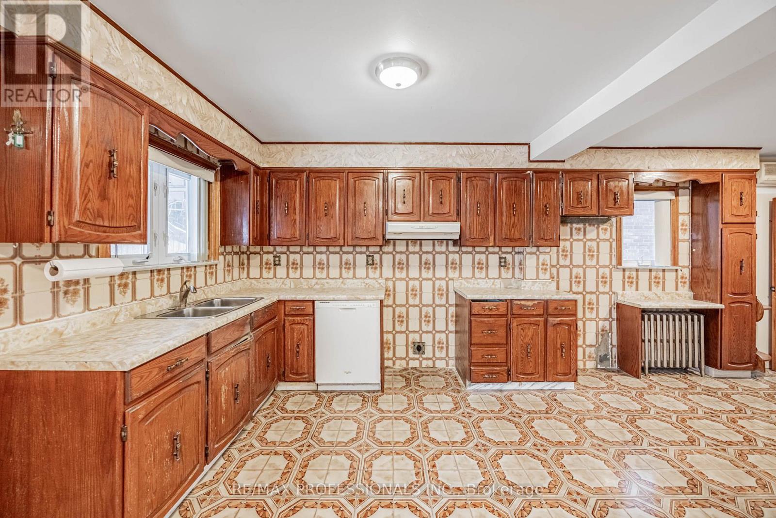 560 Atlas Avenue, Toronto, Ontario  M6C 3R4 - Photo 16 - C12612188