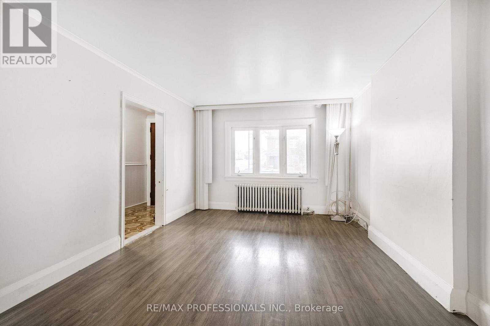 560 Atlas Avenue, Toronto, Ontario  M6C 3R4 - Photo 8 - C12612218