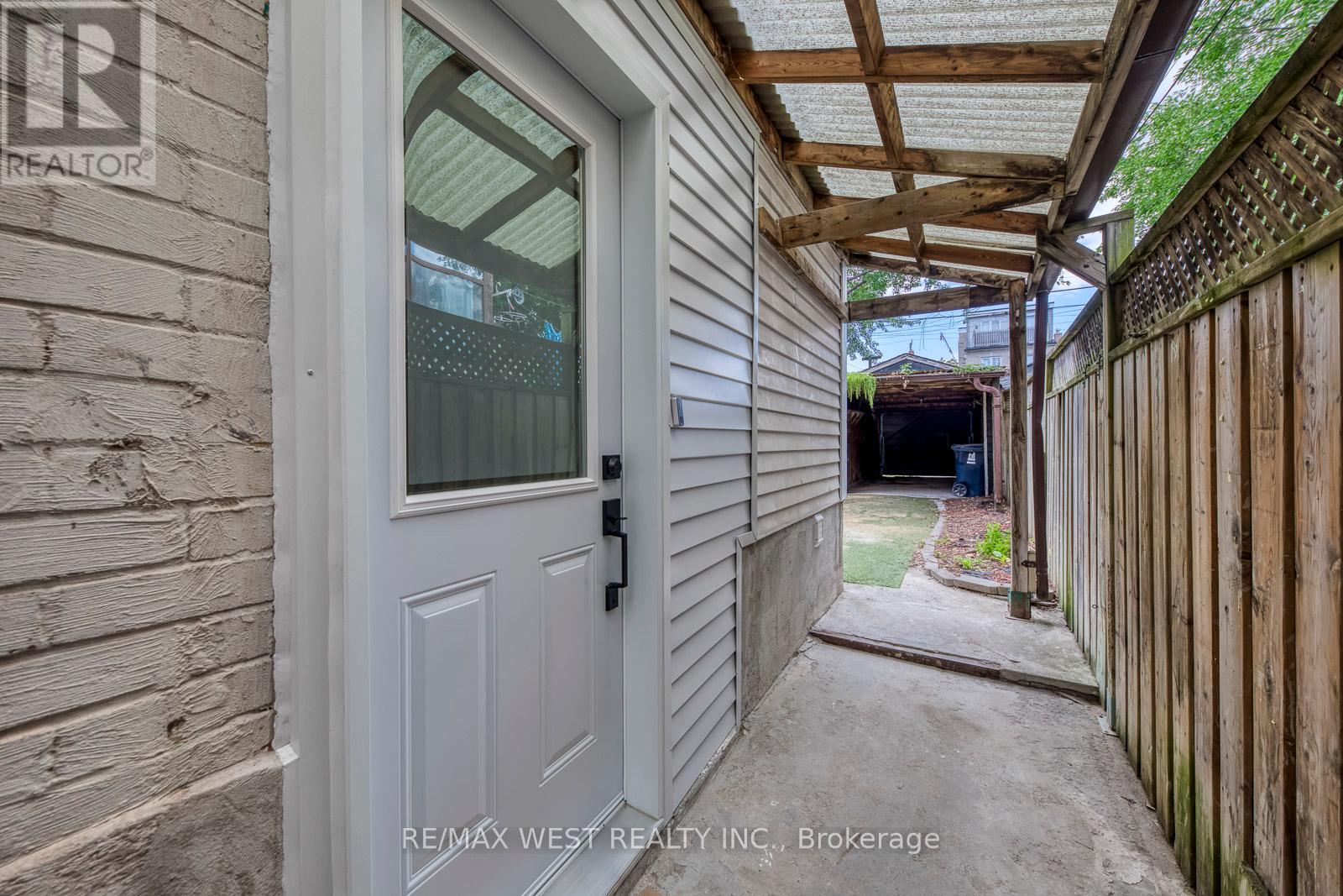 Bsmt - 1190 Ossington Avenue, Toronto, Ontario  M6G 3W1 - Photo 4 - C12612294