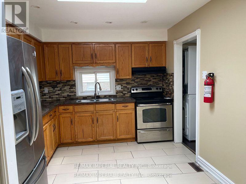 Front Unit - 166 Hupfield Trail E, Toronto (Malvern), Ontario  M1B 4P7 - Photo 3 - E12612120