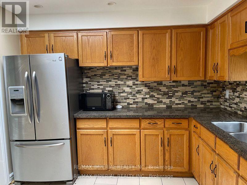 Front Unit - 166 Hupfield Trail E, Toronto (Malvern), Ontario  M1B 4P7 - Photo 5 - E12612120