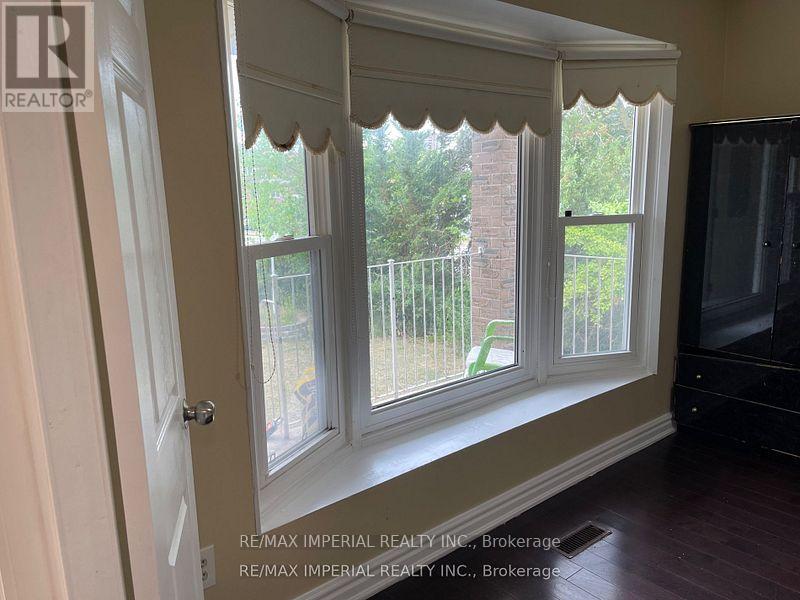 Front Unit - 166 Hupfield Trail E, Toronto (Malvern), Ontario  M1B 4P7 - Photo 9 - E12612120