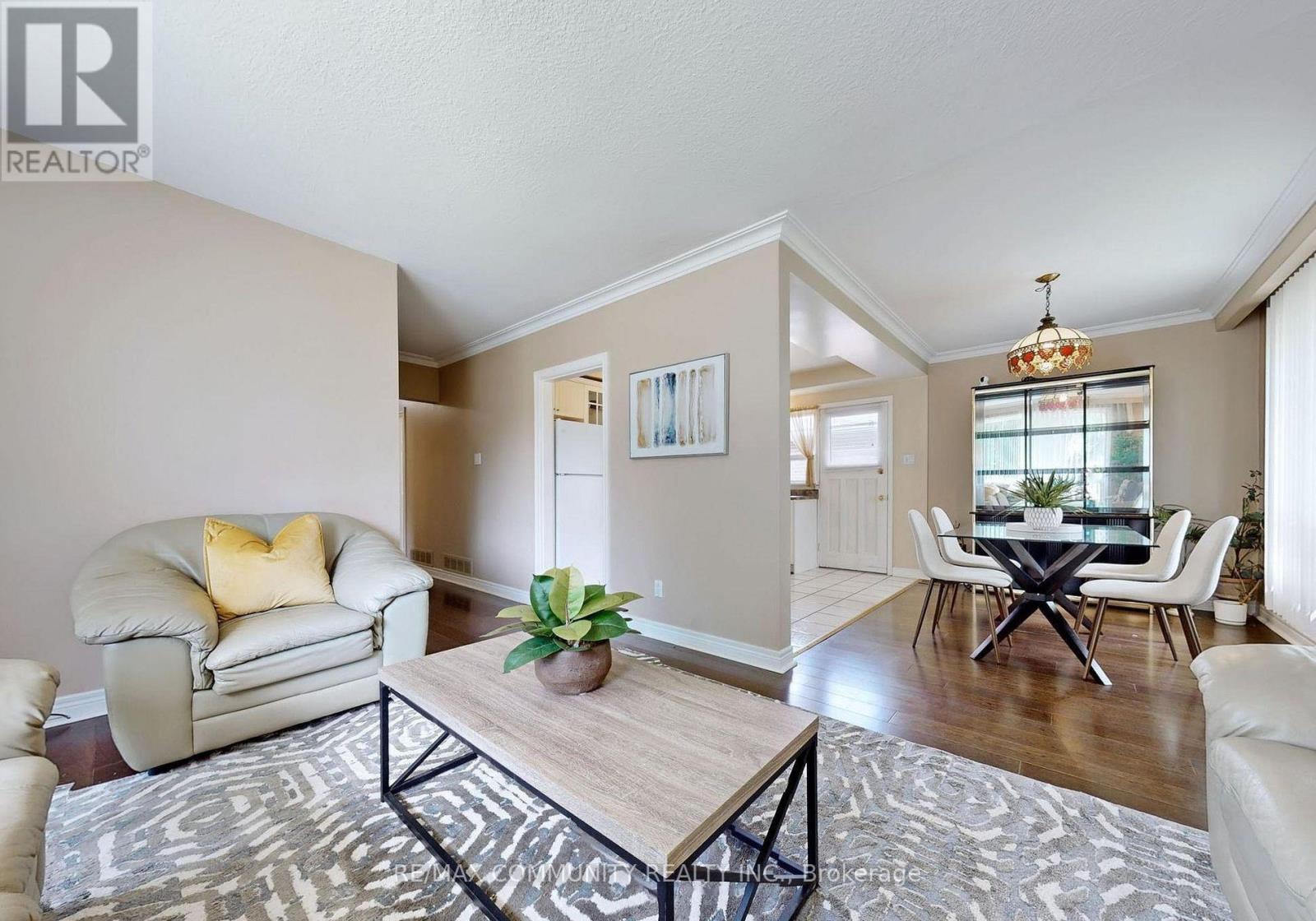 Main - 1 Applefield Drive, Toronto (Bendale), Ontario  M1P 3X8 - Photo 4 - E12612202