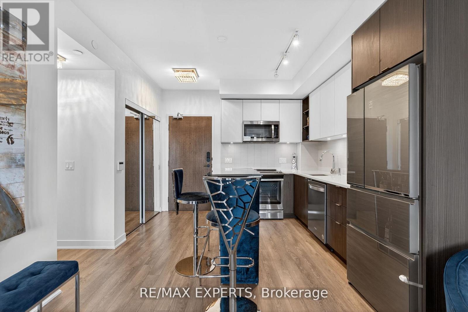 831 - 100 Eagle Rock Way, Vaughan, Ontario  L6A 5B9 - Photo 3 - N12612118