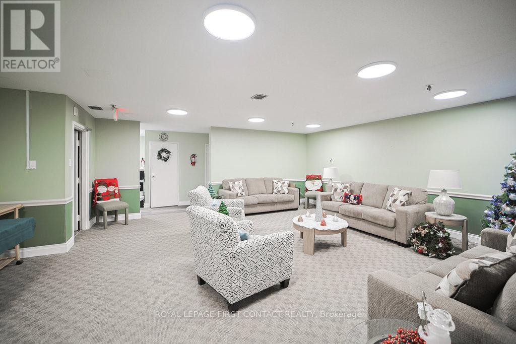 808 - 20 William Roe Boulevard, Newmarket, Ontario  L3Y 5V6 - Photo 31 - N12612122