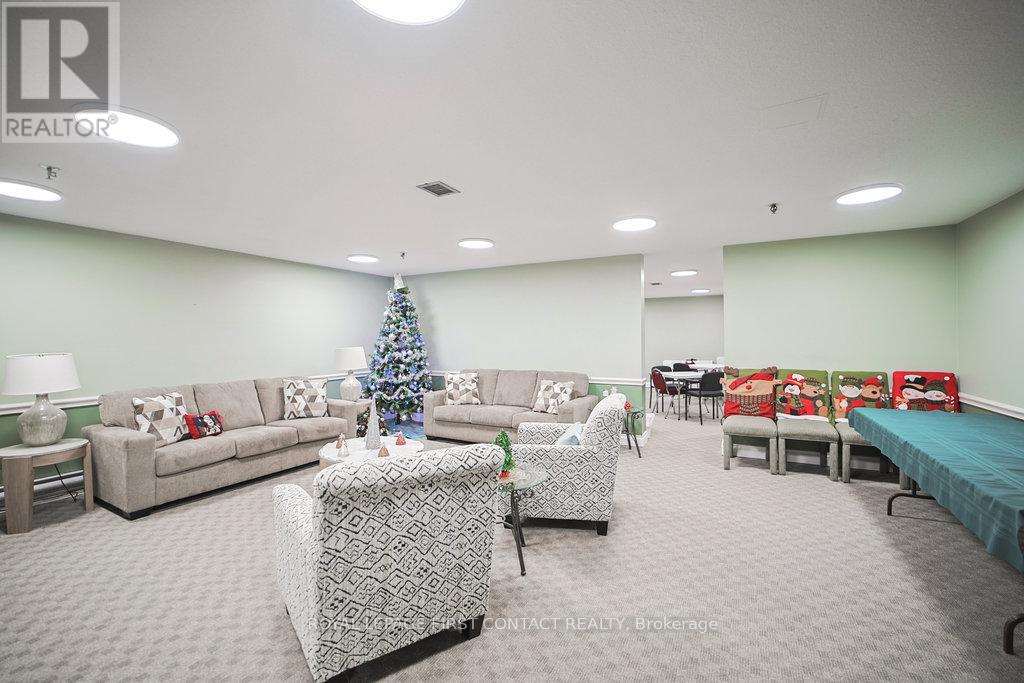 808 - 20 William Roe Boulevard, Newmarket, Ontario  L3Y 5V6 - Photo 33 - N12612122