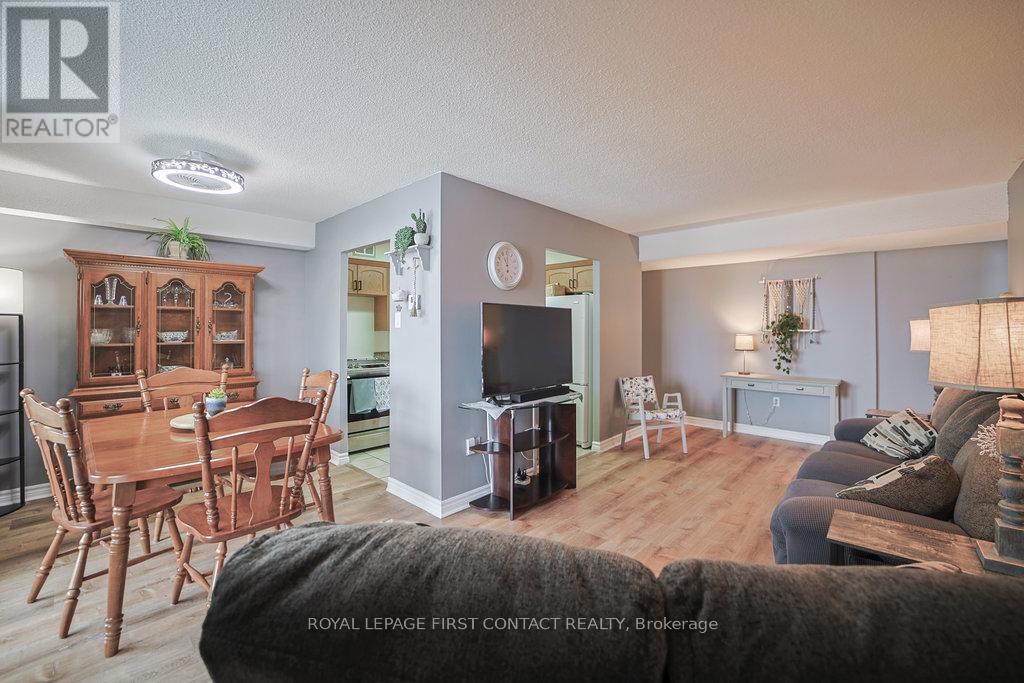 808 - 20 William Roe Boulevard, Newmarket, Ontario  L3Y 5V6 - Photo 6 - N12612122