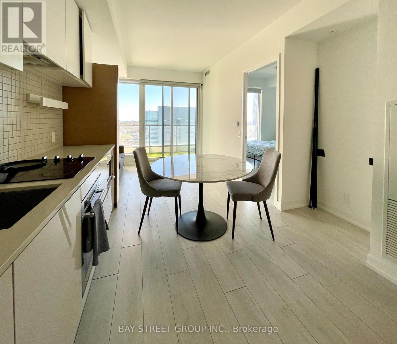 2207 - 5 Buttermill Avenue, Vaughan (Vaughan Corporate Centre), Ontario  L4K 0J5 - Photo 6 - N12612204