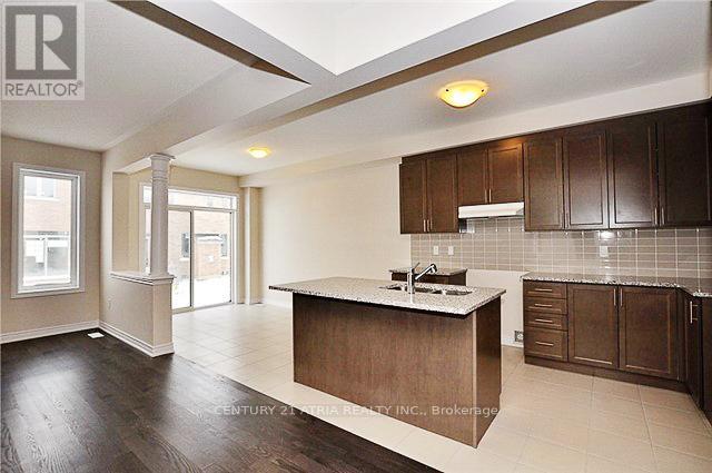 4 Applegate Drive, East Gwillimbury, Ontario  L9N 0R2 - Photo 2 - N12612240